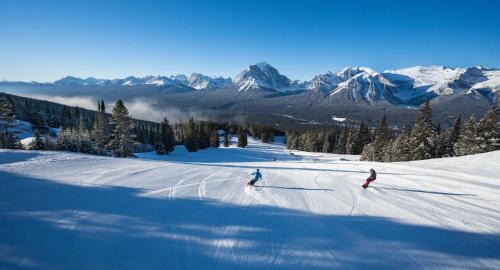 Canmore Apartment | Renovated 2BR, Heated Pool, 3 Hot Tubs, Pets ok!