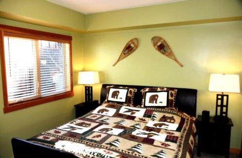 Canmore Apartment | Renovated 2BR, Heated Pool, 3 Hot Tubs, Pets ok!
