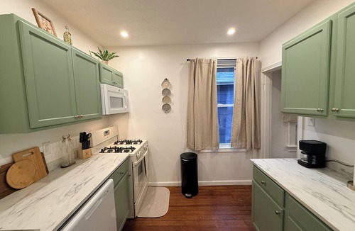 St. Bernard Apartment | Renovated 2BR - Workspace - Near UC Med & Cincy