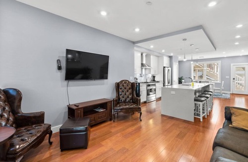 Trinidad Hotel | Renovated 2Level Flat+H St+Laundry