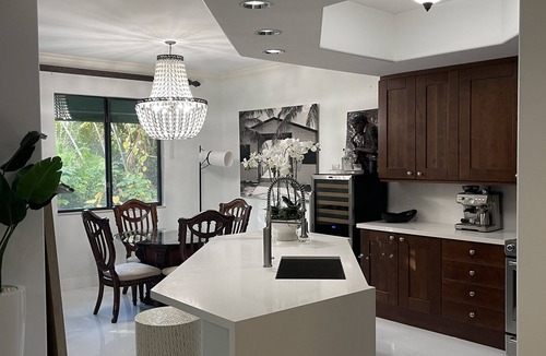 Naples Cottage | RENOVATED,2pm check-in,11a checkout,1stfloor private unit,close to 5th ave&beach