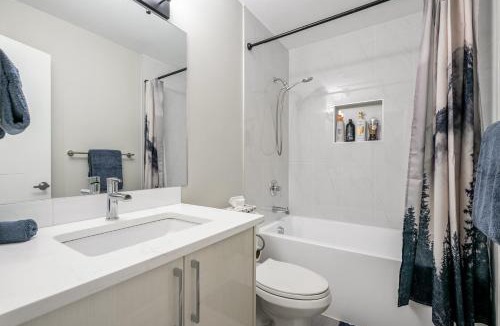 Northwest Calgary Apartment | Renovated 3BE, 2BA close to UoC, downtown, SAIT