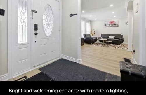 Mount Pleasant Apartment | Renovated 4-Bedroom Upper-Unit Detached House 5 Beds Near Toronto Pearson Airport