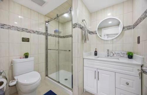 Mount Pleasant Apartment | Renovated 4-Bedroom Upper-Unit Detached House 5 Beds Near Toronto Pearson Airport
