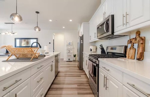 Lancaster House | Renovated 4BR Home Close to The BLVD, Poppy Fields & AV Hospital.
