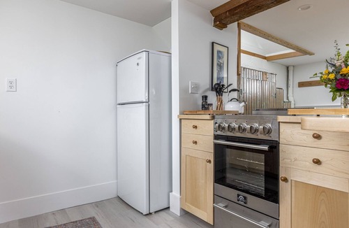 Willard Apartment | Renovated Apartment in Willard Square Area of South Portland, Maine.