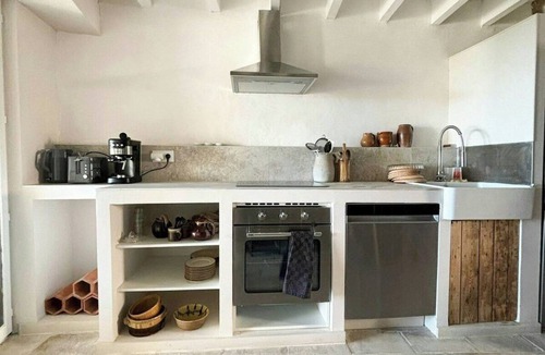 Cucuron Apartment | Renovated arty duplex in the heart of Lubéron