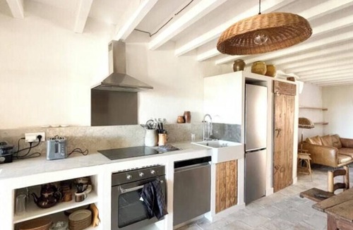 Cucuron Apartment | Renovated arty duplex in the heart of Lubéron
