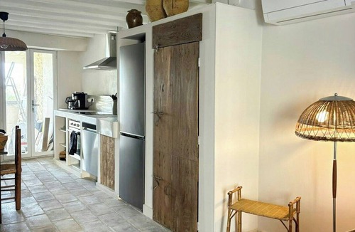 Cucuron Apartment | Renovated arty duplex in the heart of Lubéron