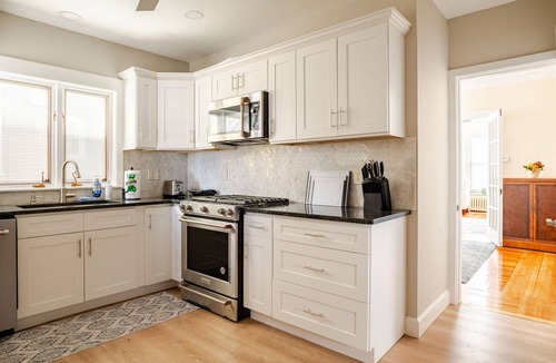 Brighton Condo | Renovated Brighton Boston Condo w/Parking close to BU/BC/Harvard