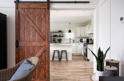 Burnips House | Renovated Cityside Farmhouse, Garden/Historic Barn