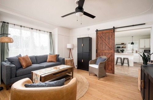 Burnips House | Renovated Cityside Farmhouse, Garden/Historic Barn