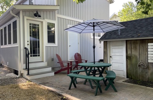 Lakeside House | Renovated Cottage in Central Lakeside