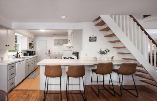 Berkeley Springs Ski Chalet | Renovated cabin w hot tub & deck