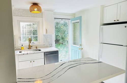 Sandwich Cottage | Renovated Charming 3-bedroom cottage in Sandwich with AC, WiFi