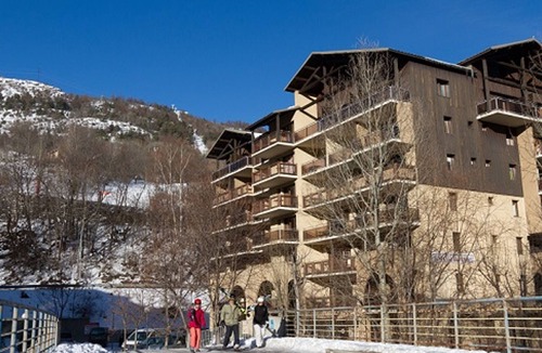 Briancon Apartment | Renovated, comfortable studio · Direct slope access · WIFI · Pets allowed