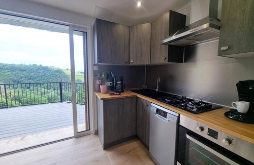 Saint-Chamond Cottage | Renovated cottage with terrace and pets allowed in Saint-Chamond