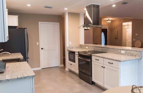 Destin House | Renovated Destin Retreat. Close to Area Attractions, Dining, and More!