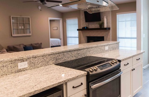 Destin House | Renovated Destin Retreat. Close to Area Attractions, Dining, and More!