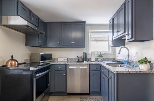 Lenox Apartment | Renovated Downtown 1bedroom