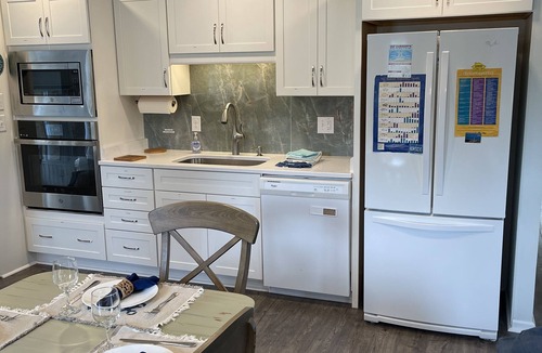 Emerald Isle House | Renovated Emerald Isle Cottage - Private Oceanfront Parking & Boardwalk Access