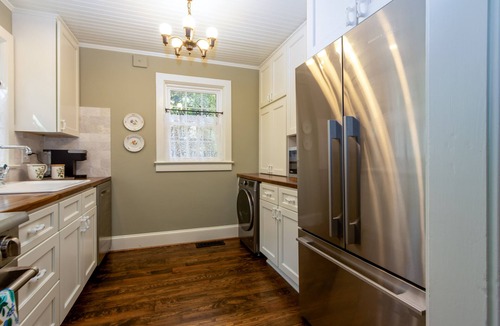 Athens House | Renovated Five Points Carriage House with Private Fenced Yard! Pet Friendly!