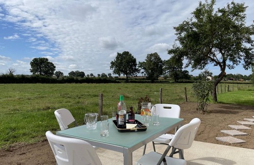 Pierrefitte-sur-Loire Cottage | Renovated cottage in Pierrefitte-sur-Loire with garden and parking