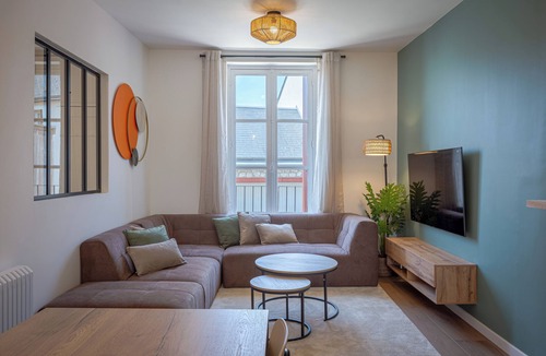 Blois House | Renovated house 2025 on the banks of the Loire & large garden 6 bedrooms with private shower
