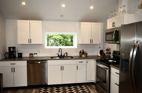 West End Cottage | Renovated Modern Gem w/AC – Walk to Cooperstown All-Star Village, Sleeps 6