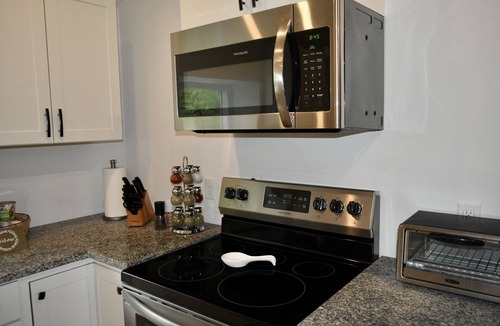 West End Cottage | Renovated Modern Gem w/AC – Walk to Cooperstown All-Star Village, Sleeps 6