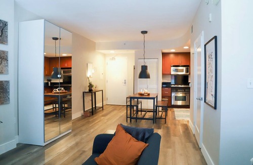 East Village Apartment | Renovated Modern Studio in downtown 1 free parking San Diego