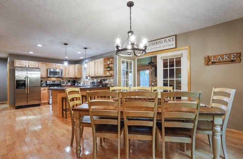 McHenry Cabin | Renovated Mountain Chalet - Hot Tub, Pool Table, Dog Friendly @ Deep Creek Lake