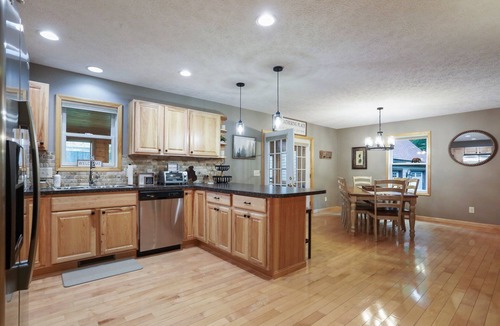McHenry Cabin | Renovated Mountain Chalet - Hot Tub, Pool Table, Dog Friendly @ Deep Creek Lake