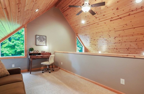 McHenry Cabin | Renovated Mountain Chalet - Hot Tub, Pool Table, Dog Friendly @ Deep Creek Lake