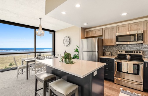 Seaside Condo | Renovated, oceanfront condo with views - steps to beach