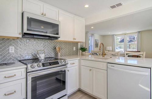 Old Village House | Renovated - Old Village - Close to Beach/Downtown