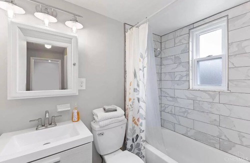 Finneytown Apartment | Renovated, Private Apt 15 mins from Cincy! pet friendly, long-term&short-term
