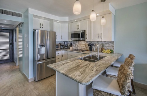 Red Hook Condo | RENOVATED, Spacious 1 BDRM, Luxurious, BEACHFRONT