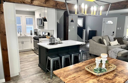 Northeast South Bend House | Renovated, Spacious 5 Bedroom. Walk to Notre Dame!