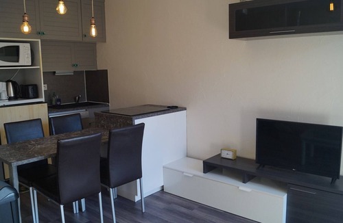 Le Super-Sauze Apartment | Renovated studio at the slopes with terrace