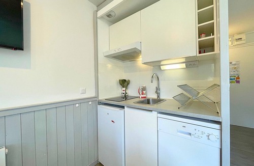 Les Menuires Apartment | Renovated studio cabin with equipped kitchen in Les Menuires