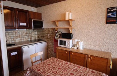 Auris Apartment | Renovated studio cabin at the foot of the slopes, balcony, parking – Auris en Oisans