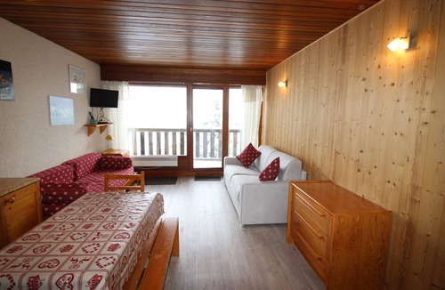 Auris Apartment | Renovated studio cabin at the foot of the slopes, balcony, parking – Auris en Oisans
