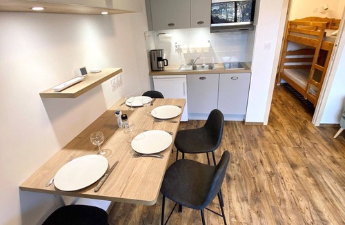 Mont-de-Lans Apartment | Renovated studio near slopes with free WiFi
