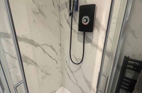 Watford Apartment | Renovated Studio - Self Check-In, Free Parking