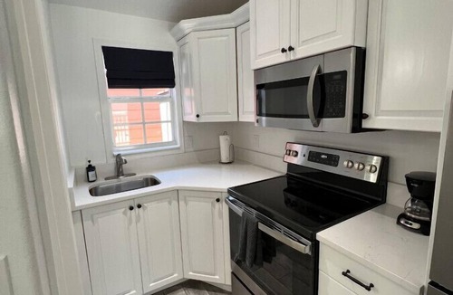 Sunset Beach House | Renovated studio w/king bed & full size kitchen #5