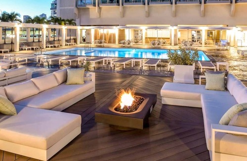 Ala Moana Apartment | Renovated, Stunning Ala Moana Partial Ocean View Studio 2324