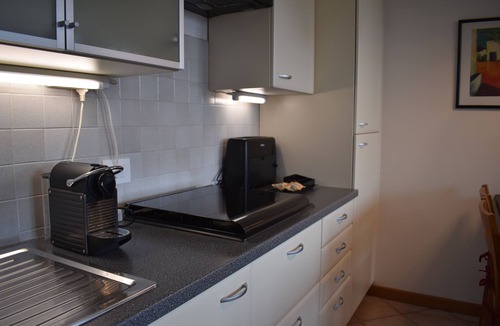 Colà Di Lazise Apartment | Renovierte Wohnung/Pool/TV/Wlan/Garage/Familiy Friendly