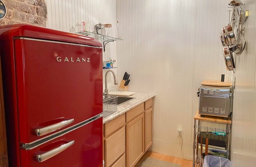 New Kent Bed & Breakfast | Rent the Entire Historic Vaiden Inn on 8 acres