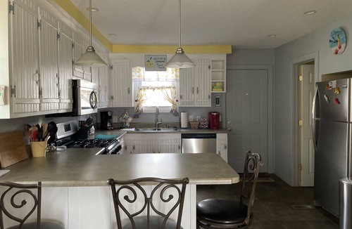 Lakeview House | RENTAL FOR LARGE FAMILIES OR GROUPS! Steps away from boat ramp!